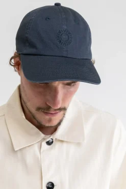 Classic Cap Worn Navy