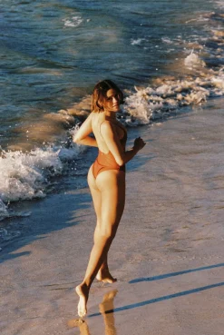 Classic Minimal One Piece Rust